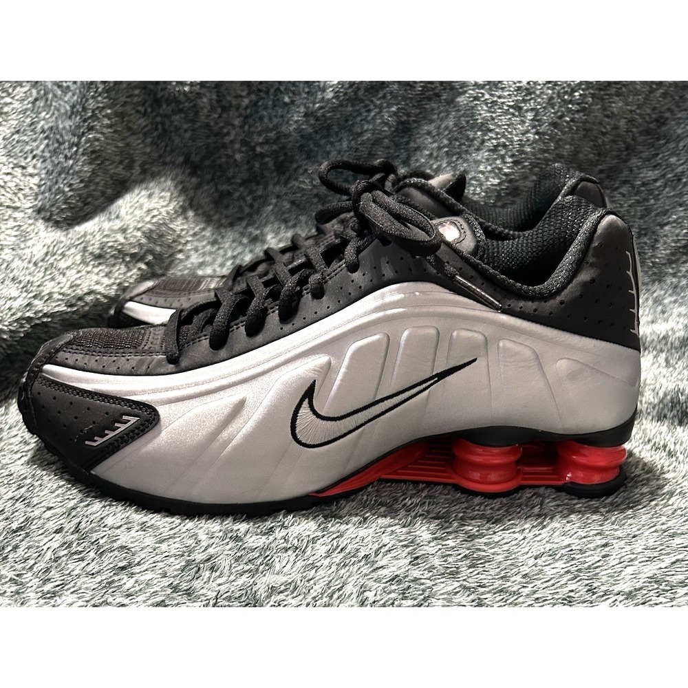 Nike Men's Shox R4 Black/Metallic Silver Size 10 AR3565 011 Athletic Shoes